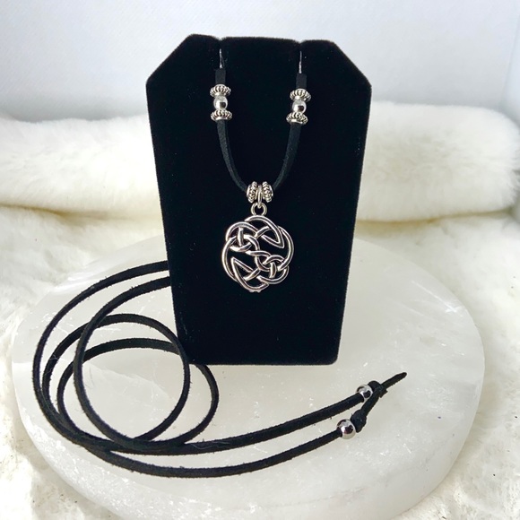 🔴 Celtic knot black suede adjustable necklace - Picture 9 of 9